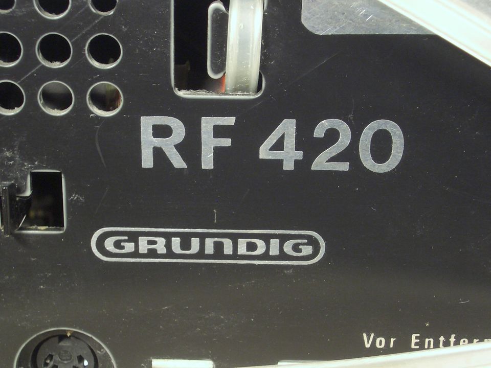 Grundig RF 420 Sideboardradio in Deisenhofen