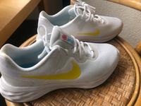 Nike Sportschuh unisex weiss Revolution 42.5 Berlin - Treptow Vorschau