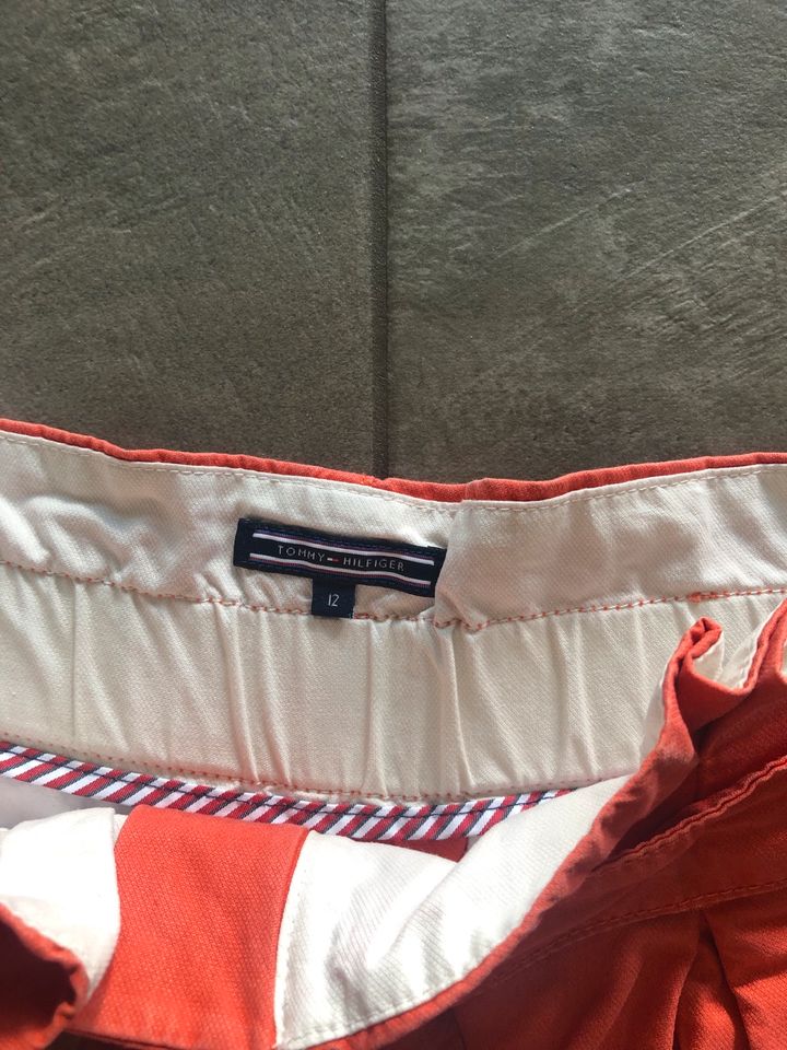 Orange farbende Shorts von Tommy Hilfiger in Verden