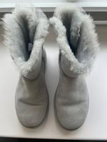 UGG CLASSIC MINI BAILEY - HELLGRAU - TÜLLSCHLEIFE - GR. 39 Kreis Pinneberg - Schenefeld Vorschau