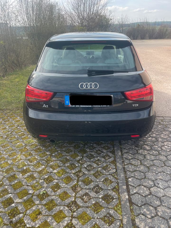 Audi A1 schwarz in Mettlach