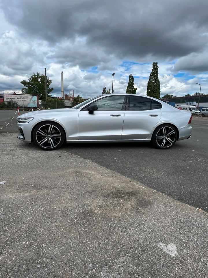 Volvo S60 T4 R-Desing Automatik in Nürnberg (Mittelfr)