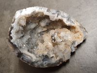 kleine Druse mit Achatrand, Bergkristall - Edelsteine, Mineralien Dresden - Striesen-West Vorschau