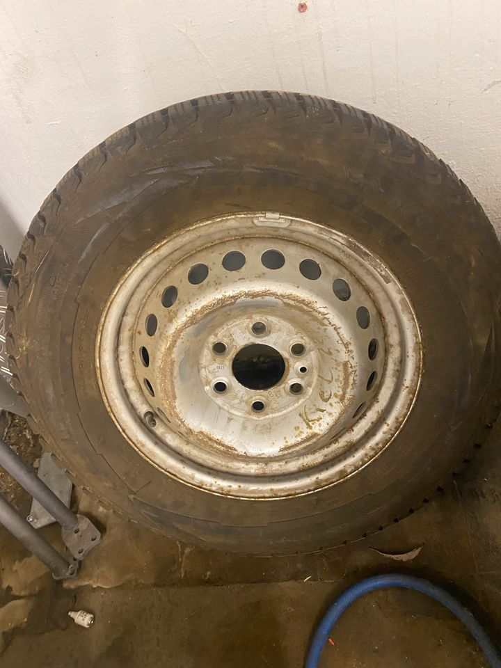 1Reifen mit Stahlfelge 225/65R16 in Löhne