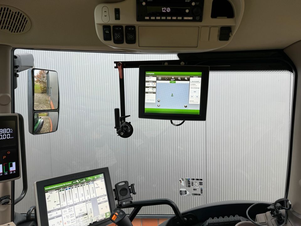 Neue Klappbare Halterung für John Deere 6R Gen 4 Zusatzmonitor in Grevenbroich