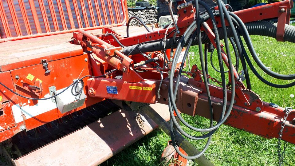 Pöttinger Ladeprofi 3 Ladewagen in Lautrach