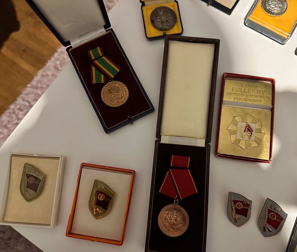 Verschiedene Orden und Medaillen zu verkaufen -Staatssicherheit- in Potsdam