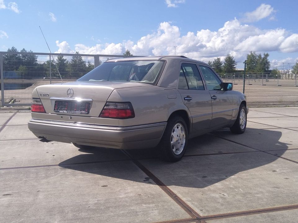 Biete Mercedes W124 E320 24V Limousine Sportline Modell an in Georgensgmünd