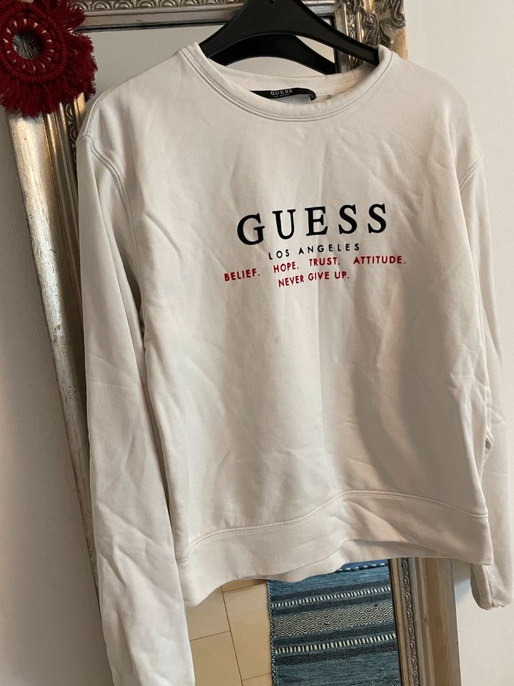 Schöner Guess Pullover Hoodie in weiß M in Langen (Hessen)