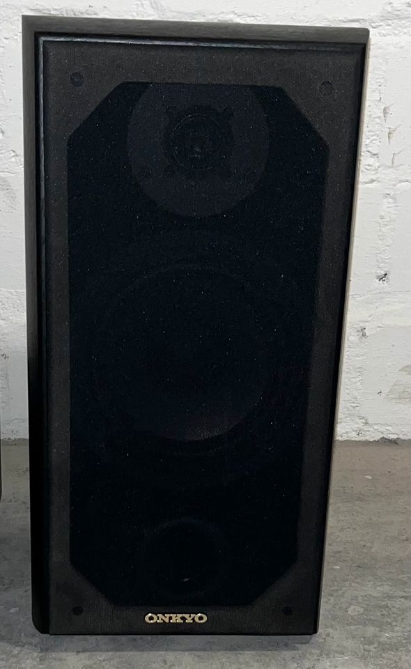 Onkyo TX 8211 Verstärker plus Onkyo SC 590 Lautsprecher paar in Hamburg