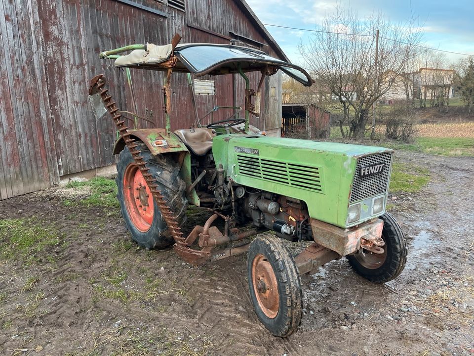 Fendt Farmer 2 de Traktor Schlepper in Neckargerach