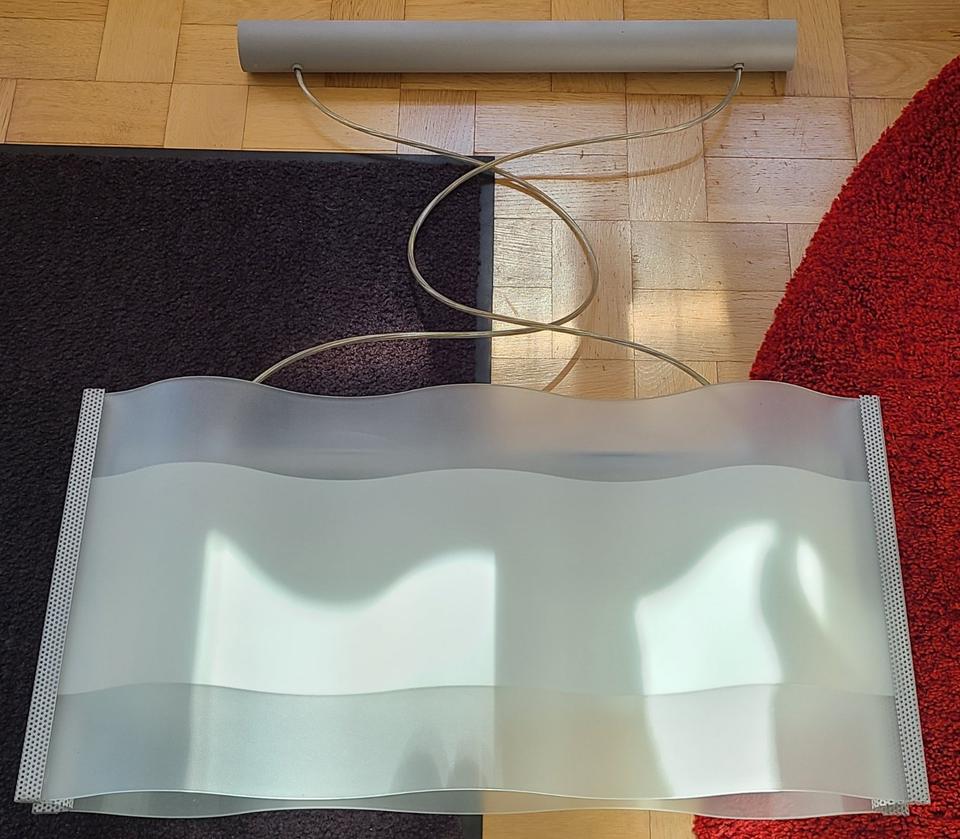 Moderne Hängelampe, Deckenlampe, Esstischlampe mit Wellenform in Hannover