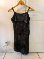 Figurbetontes Kleid schwarz mit Glitzer + Blumenmuster Größe 36 Nordrhein-Westfalen - Hamm Vorschau