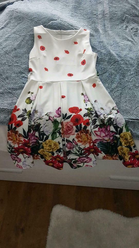 Sommerkleid, Cocktailkleid, weiß, Blumen,  Gr S in Hamburg