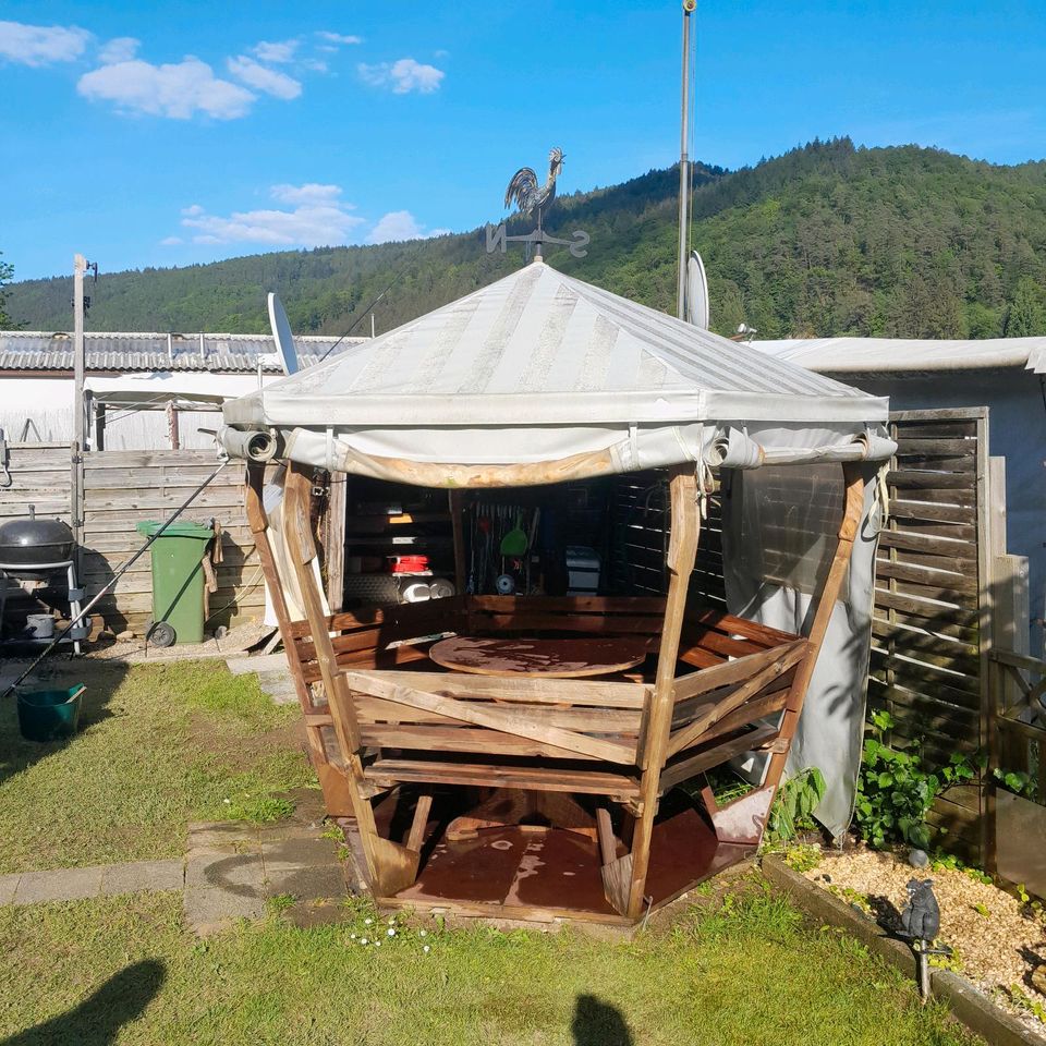 Sitzgruppe/Pavillon aus Holz in Dielheim