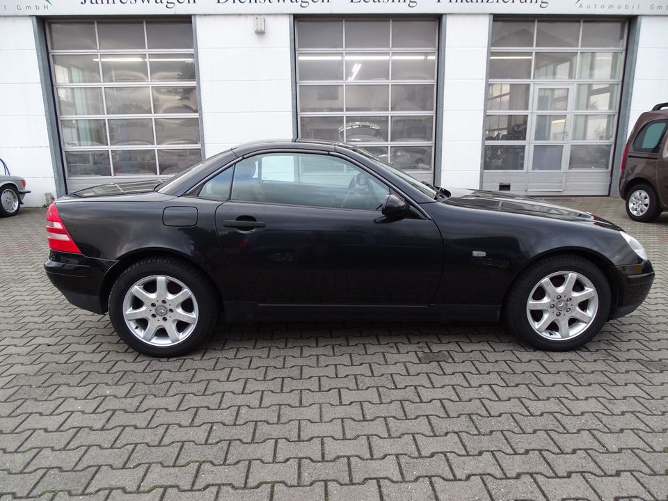 Mercedes-Benz SLK 200 2.Hd nur 56.000 Km in Rodgau