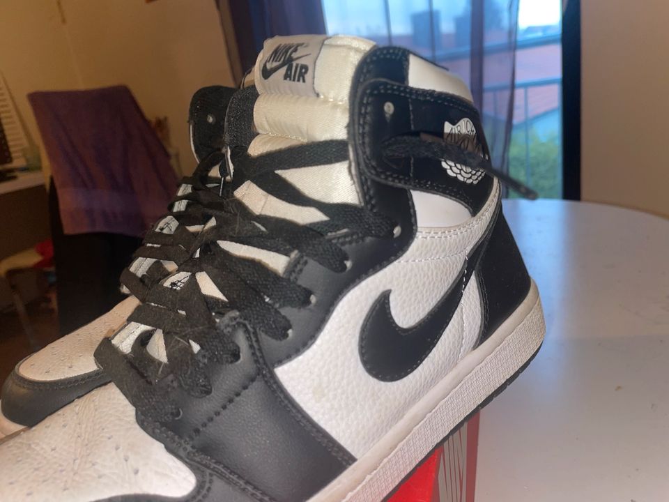 Jordan 1 high schwarz weiß mit orginalen Karton in Geisenhausen