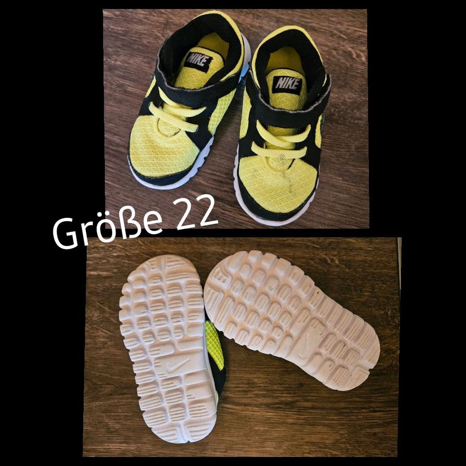 Schuhpaket Kinder Größe 22, Nike, Adidas, Superfit, Crocs in Wolfschlugen