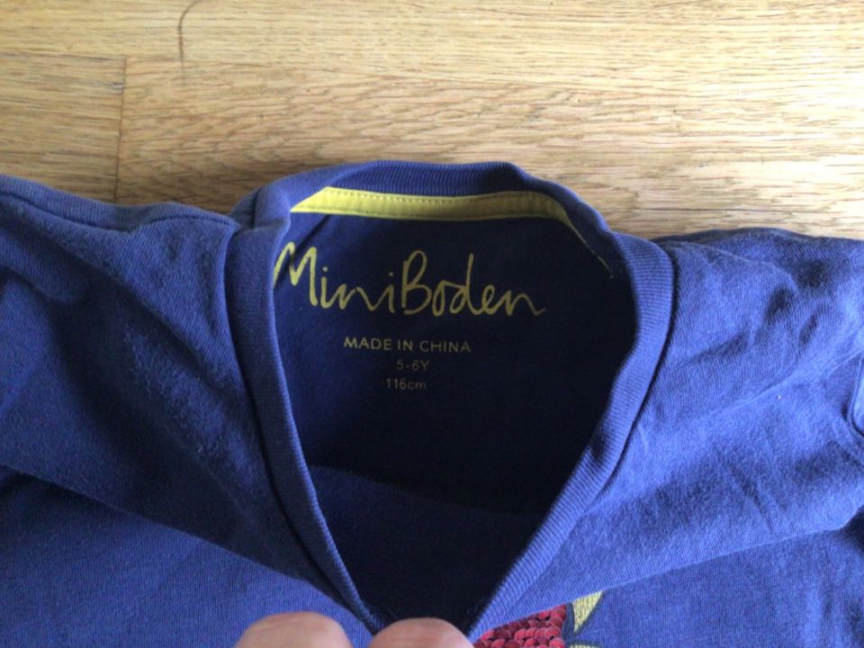 Mini Boden ⭐️ Shirt blau Gr. 110 116 ⭐️ Chamäleon Wendepailletten in Frankfurt am Main