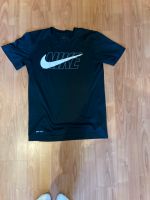 Nike schwarzes Sportshirt mit Druck Gr S Niedersachsen - Dissen am Teutoburger Wald Vorschau