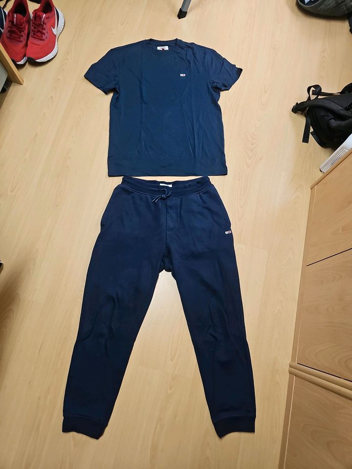 Tommy Jeans Jogginghose und T shirt Größe S in Unna