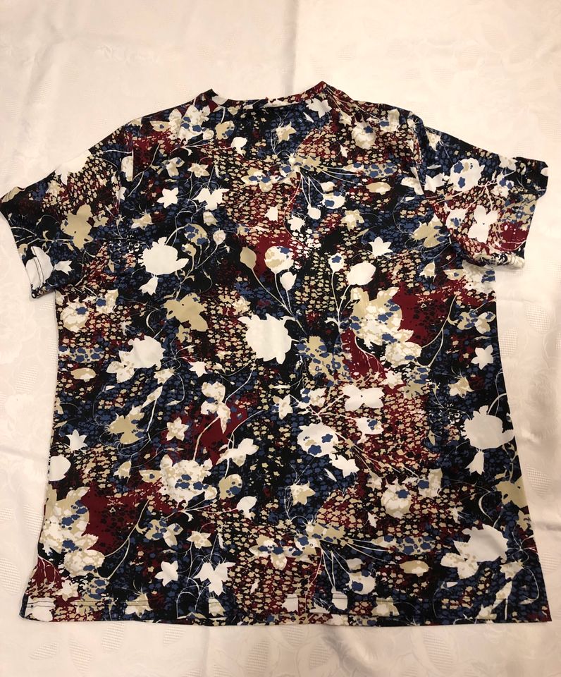 Neu. Gr.50 Übergröße Shirt mit Blumenprint aus Adler in Dortmund