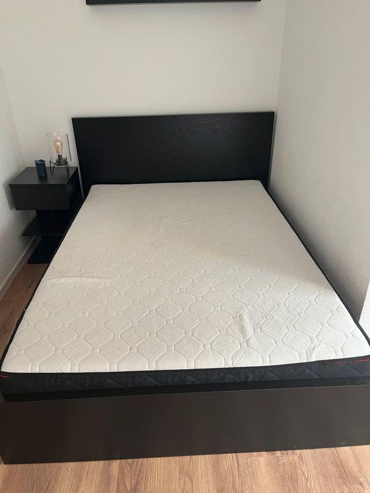 Ikea Malm Bett 1,40m x 2,00m inkl. Lattenrost und Gelmatratze in Paderborn