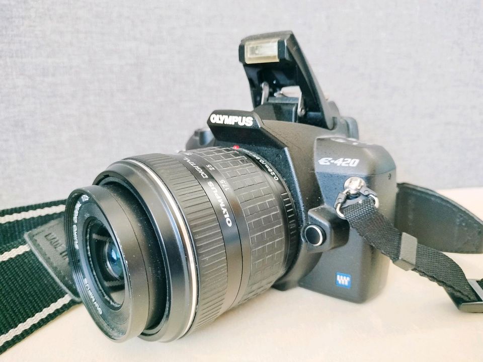 Olympus E-420 Digitale Spiegelreflexkamera mit Objektiv in Hannover