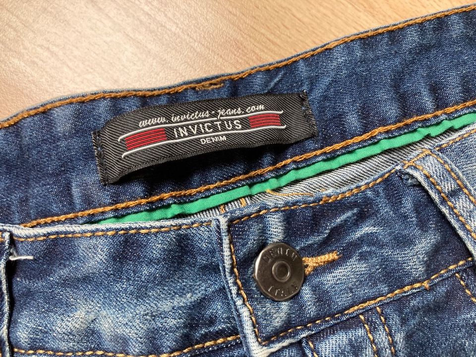 Invictus Jeans Gr. 32 in Eckersdorf