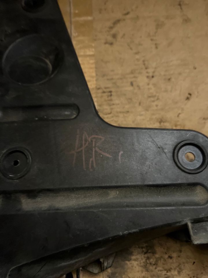 Stoßstange Halter Hinten Rechts Audi A4 8E B6/7 8E9807454A-k.90 in Viernheim