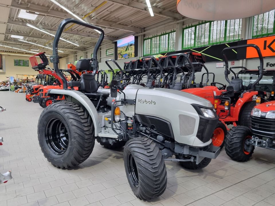 Kubota L1-382 Traktor Schlepper Allrad  38PS Schaltgetriebe in Olpe