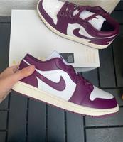 Nike Air Jordan 1 Low – Lila / Weiß – Größe 43 – Neu Köln - Porz Vorschau