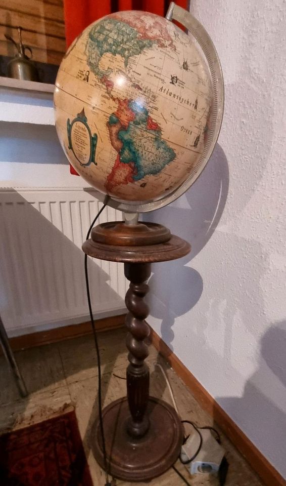 Antiker Globus Erdglobus mit Ständer Sammler in Willich