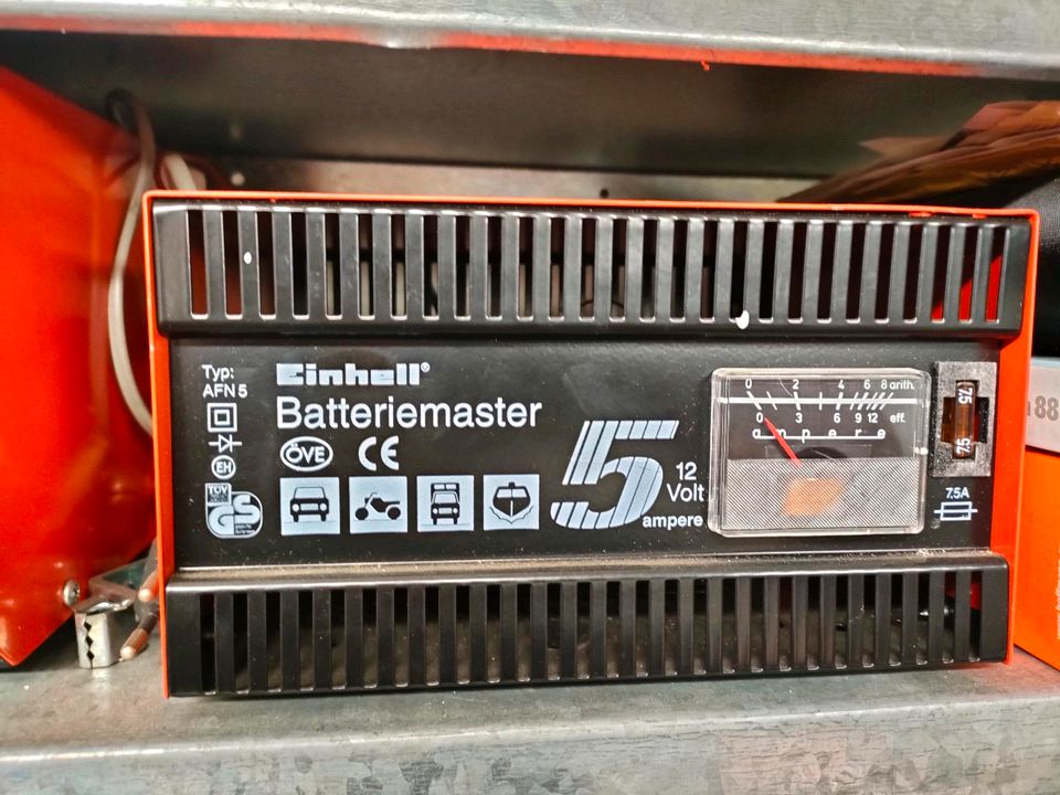 Batterie Ladegeräte 2 STK  22Amp und 5 Amp in Puchheim