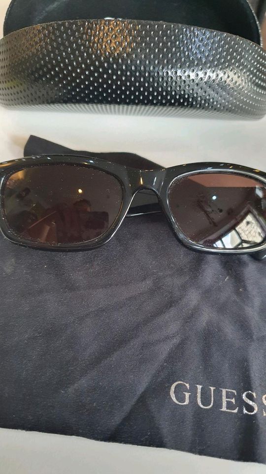 Neu guess Damen Sonnenbrille Etuit schwarz in Saalfeld (Saale)