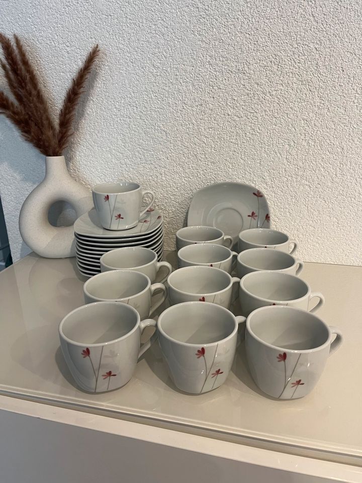 24-teiliges Kaffee und Kuchen Set / Teetassen mit Untertellern in Herrenberg