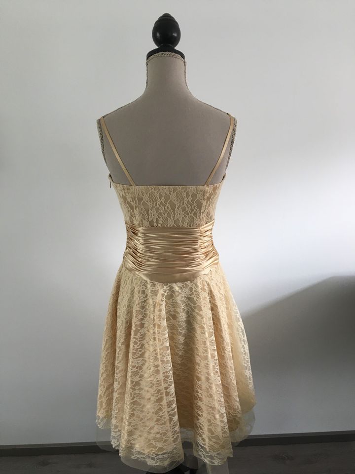 Abendkleid / Ballkleid in gold mit Spitze in Hildesheim