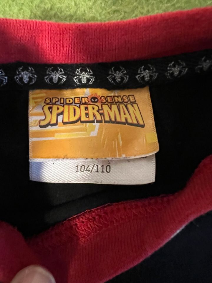 Spiderman Pullover in der Größe 104/110 in Mülheim (Ruhr)