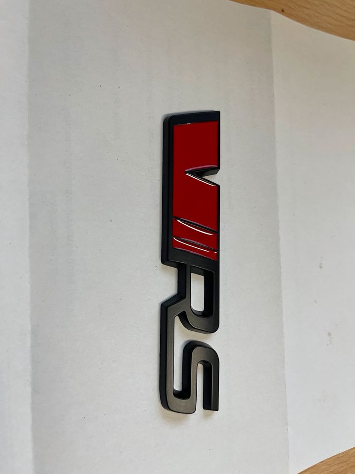 Skoda VRS Matt schwarz Logo Metall in Ganderkesee