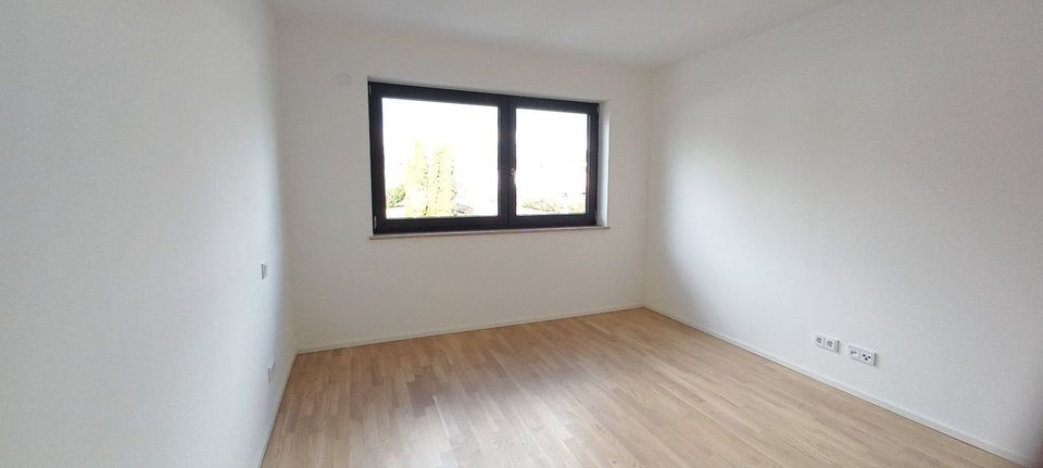 Neubau: 3-Zimmer Wohnung im 1.OG mit hochwertiger Küche und großem Balkon ( Ref.Nr. 1.20 ) in Eggenfelden