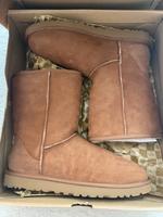 UGG Boots Classic Short 42 hellbraun chestnut Winterstiefel Damen Hessen - Usingen Vorschau