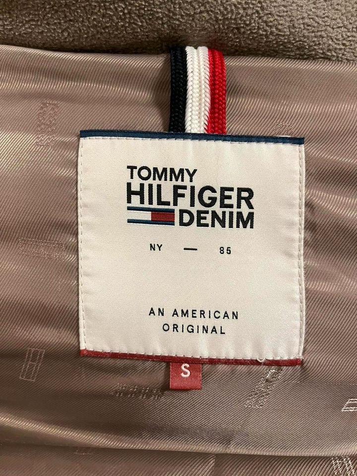 Tommy Hilfiger Jeans Daunen Winterjacke Beige in Berlin