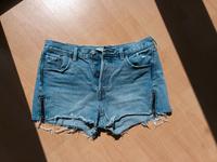 Levis Jeansshorts W30 (S/M) hellblau Niedersachsen - Isernhagen Vorschau