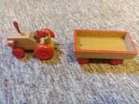 Holz-Traktor mit Anhänger, DDR-Spielzeug, Erzgebirge Sachsen - Annaberg-Buchholz Vorschau