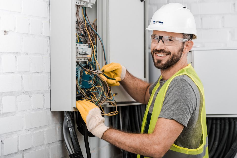 Elektroniker (m/w/d) für die Schaltschrankmontage gesucht! in Oberhausen