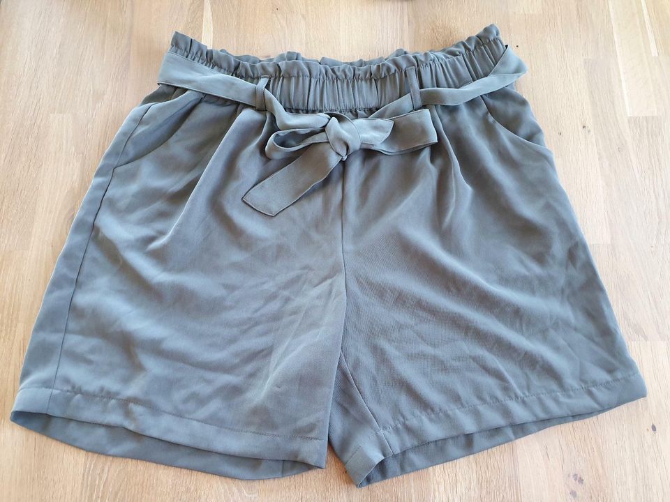 Shorts in khaki/ taube in Damme