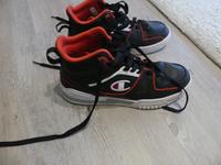 Sportschuhe Sneaker champion in Gr. 44 top Zustand Bayern - Pfaffenhofen a.d. Ilm Vorschau