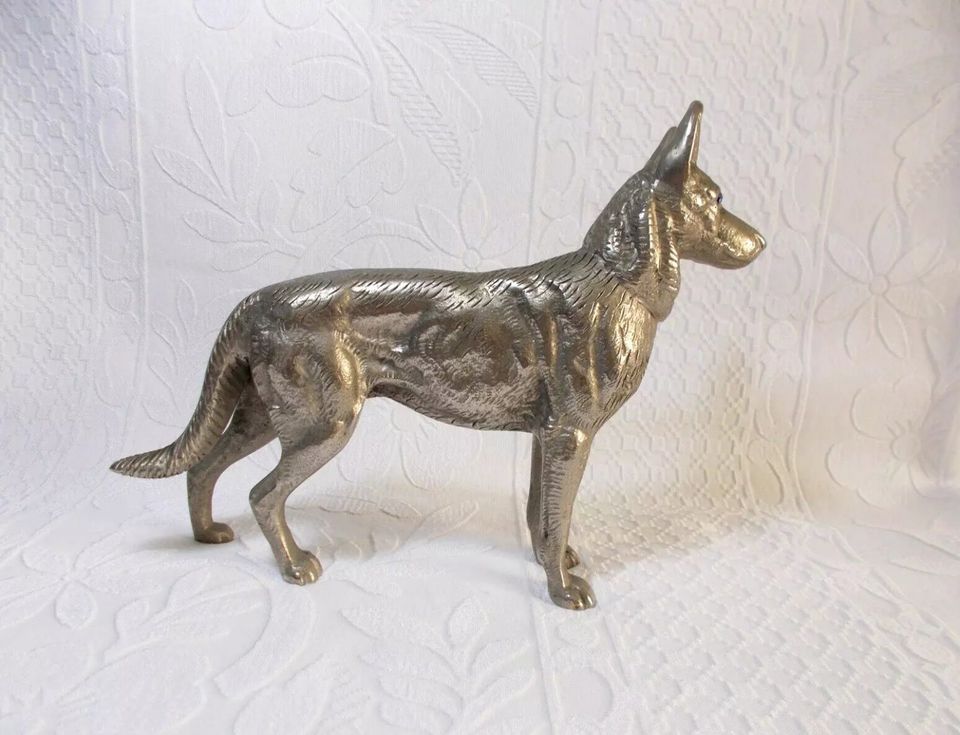 Deutscher Schäferhund Vintage Bronze Skulptur Figur in Berlin