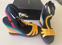 Tommy Hilfiger Sandalen Keilbabsatz 37 Niedersachsen - Isernhagen Vorschau