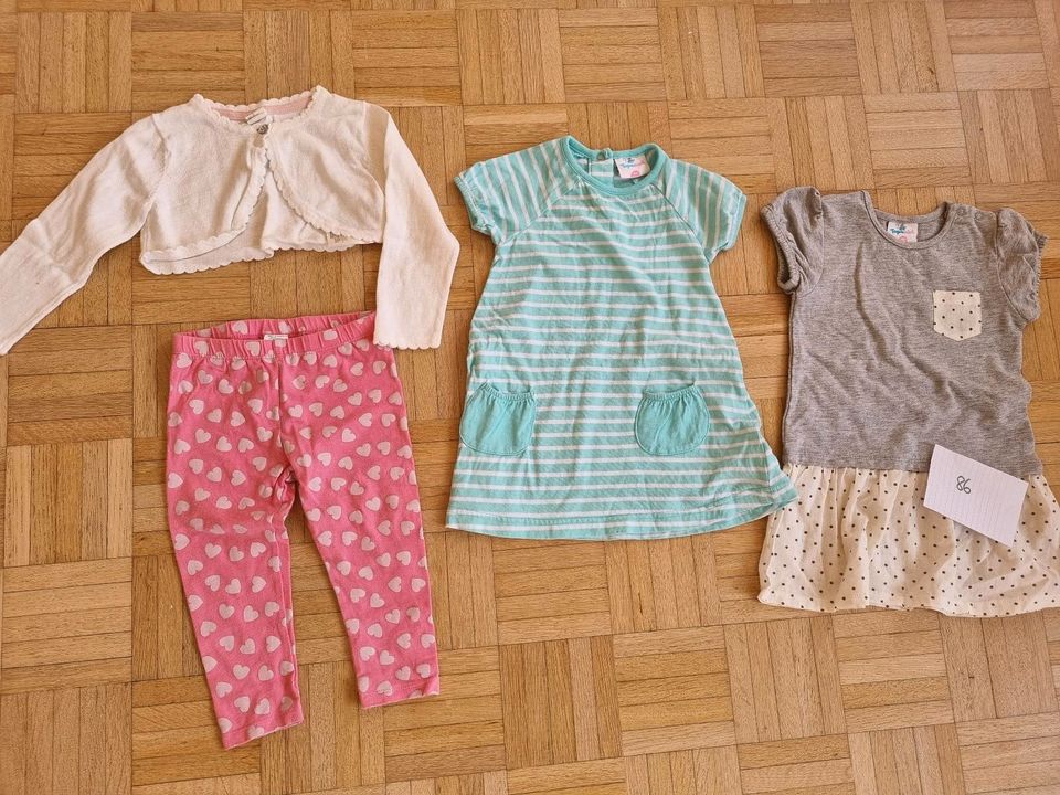 Set Leggings Strickjacke Kleider Gr. 86 in Hannover